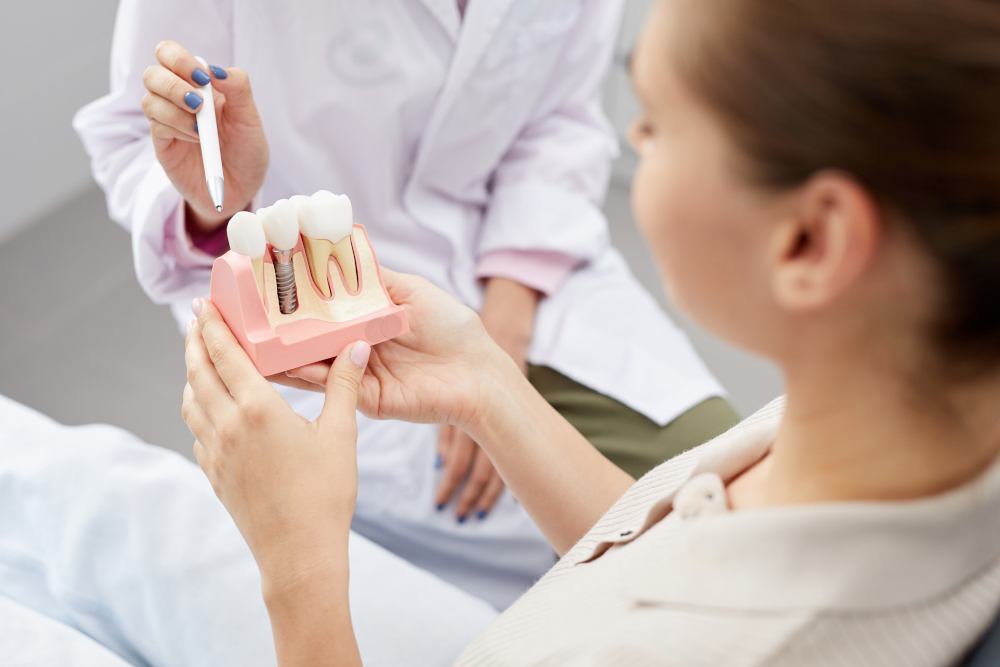 Cena implantów zębowych – dlaczego implanty są tak drogie?