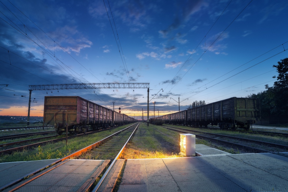 Praktyczne informacje dotyczące formalności celnych i strategii unikania opóźnień przy przekraczaniu granicy podczas transportu kolejowego do Kazachstanu